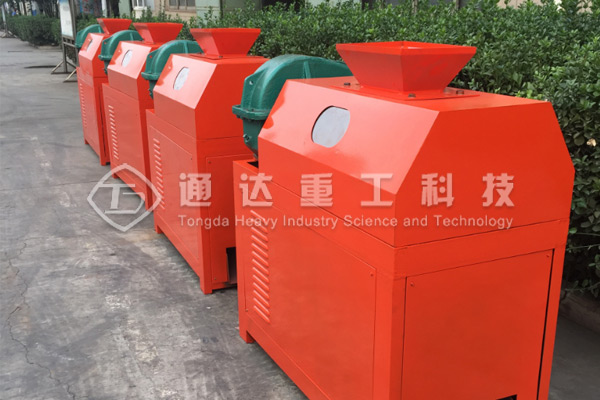 對輥擠壓造粒機怎么調(diào)間隙?怎么安裝調(diào)整對輥球窩對位