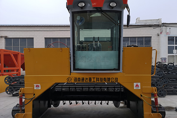 豬場室內(nèi)槽式翻堆機(jī)