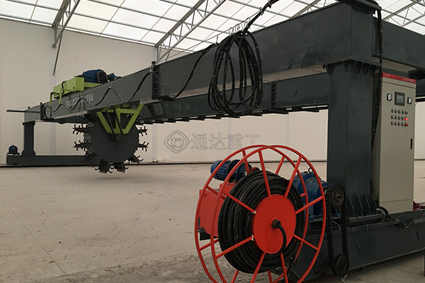 8-35米液壓雙輪盤(pán)葉輪翻拋機(jī)